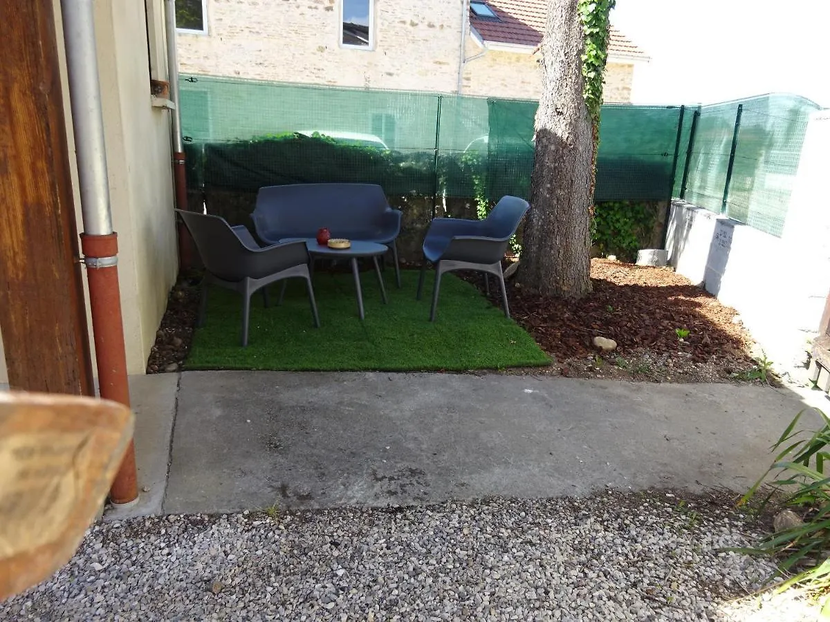 Gite 10 Personnes Maison Entiere Villemoirieu Дом отдыха